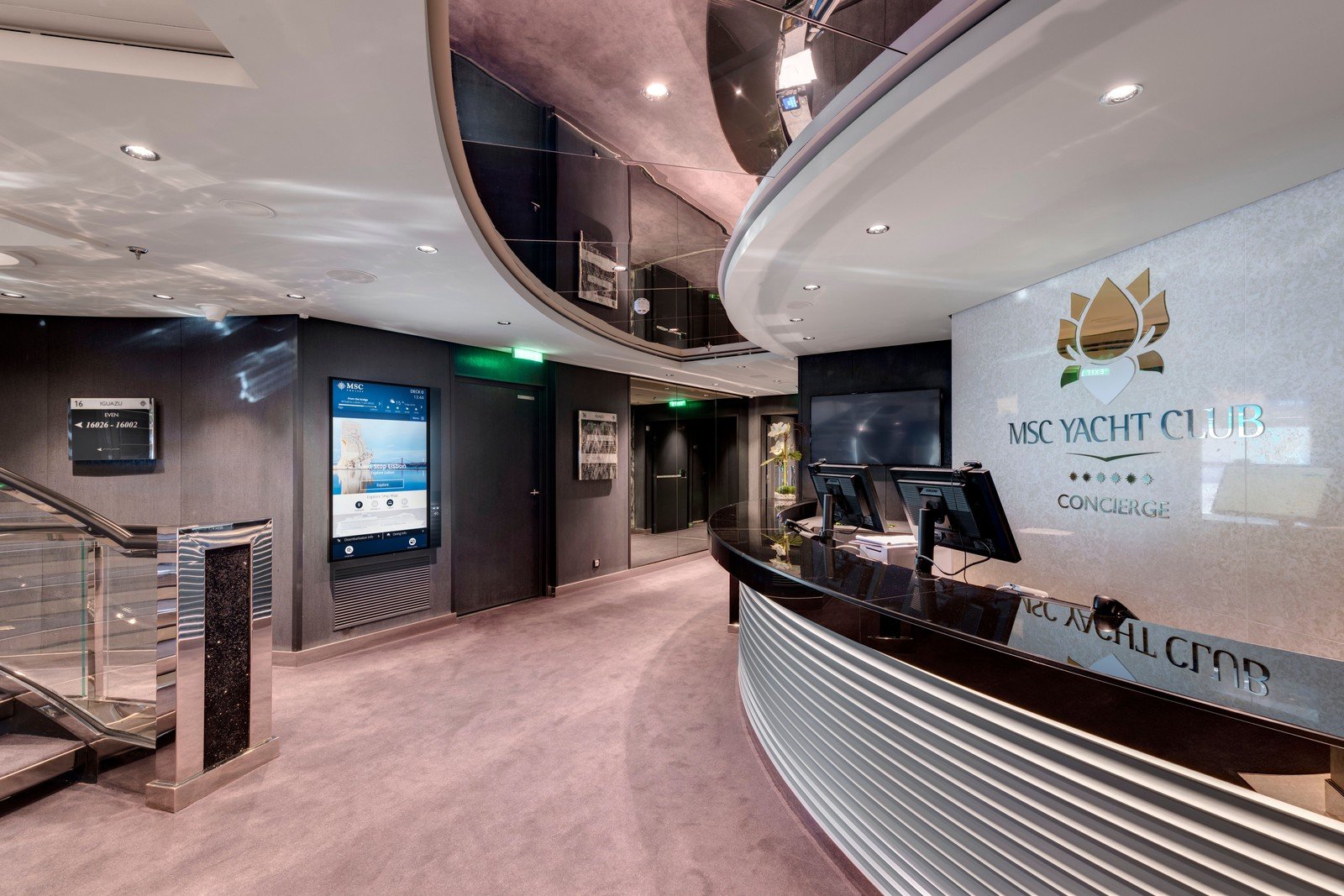 Concierge Lounge: recepção privativa 24 horas e serviço atencioso de concierges e mordomos.