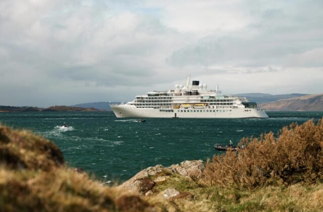 Navio Silver Endeavour